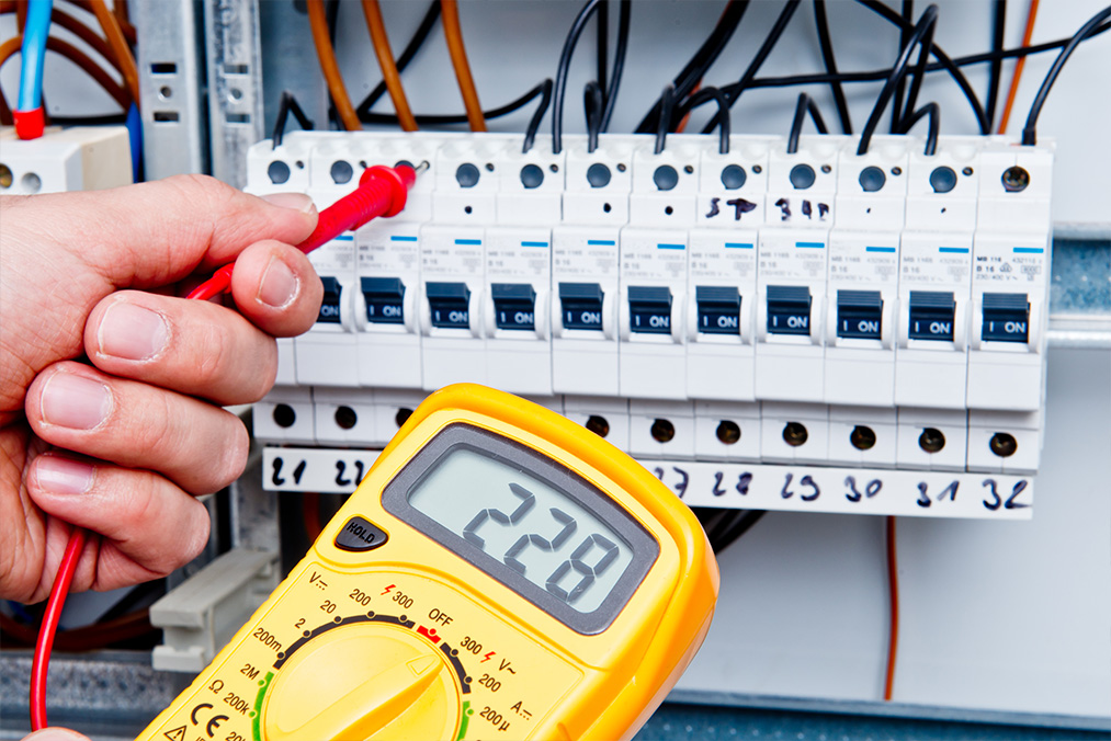 Elektronik-Prüfung und -Analyse